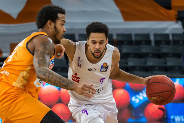 并帮助球队 并帮助球队