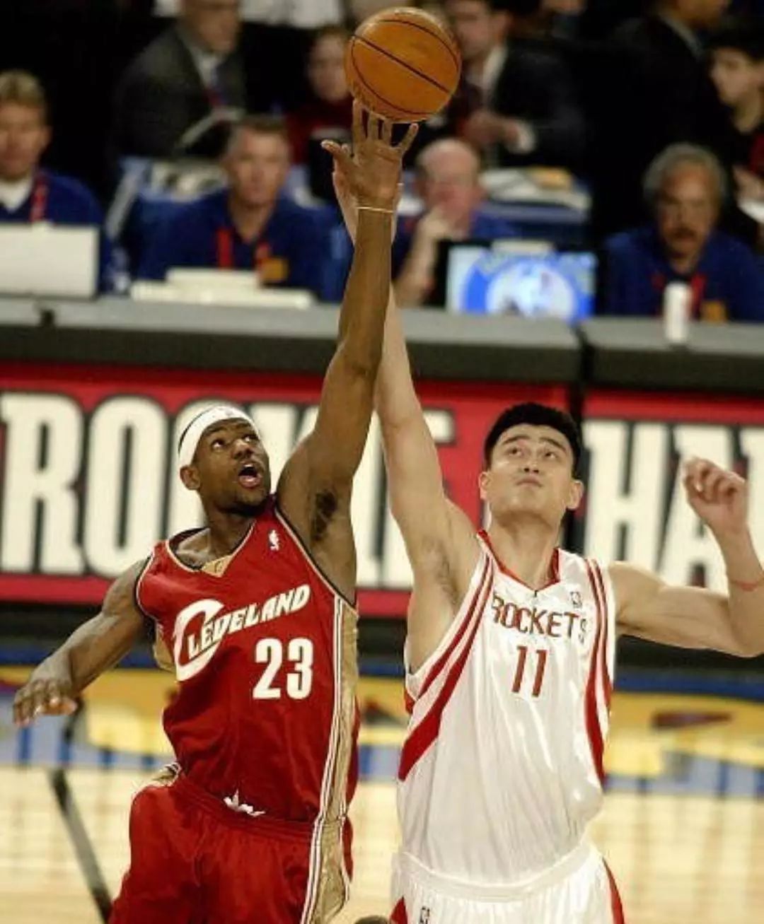 中表现出强 中表现出强