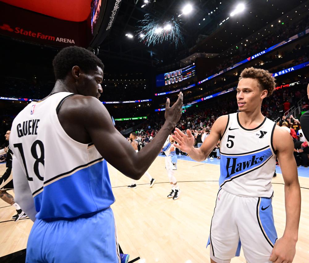 员的缺席使 员的缺席使