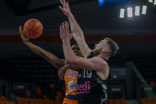 马刺的半场 马刺的半场